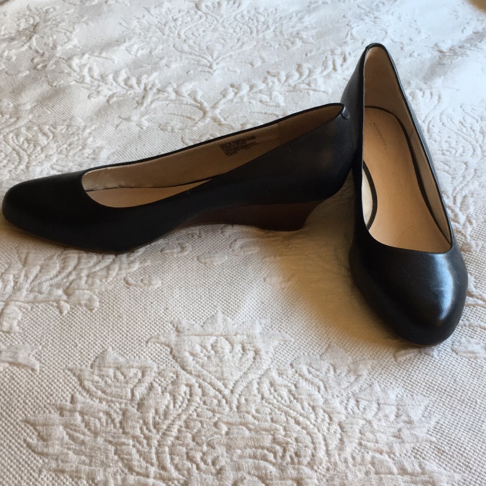 Rockport black leather small wedge heal 8.5